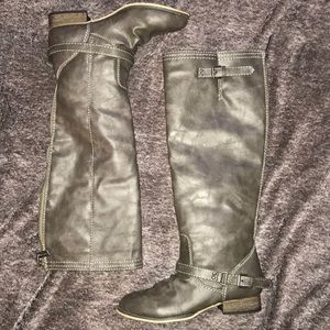 BRECKELLES Taupe boots